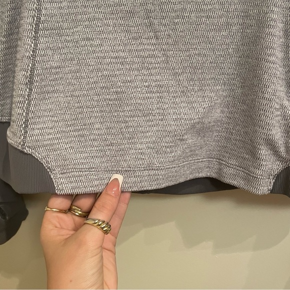 $128 Lululemon Pullover Quarter Zip Gray Long Sleeve - Picture 3 of 6